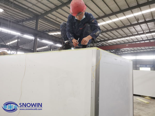 assemble-reefer-truck-box-steps-15
