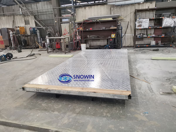 assemble-reefer-truck-box-steps-4